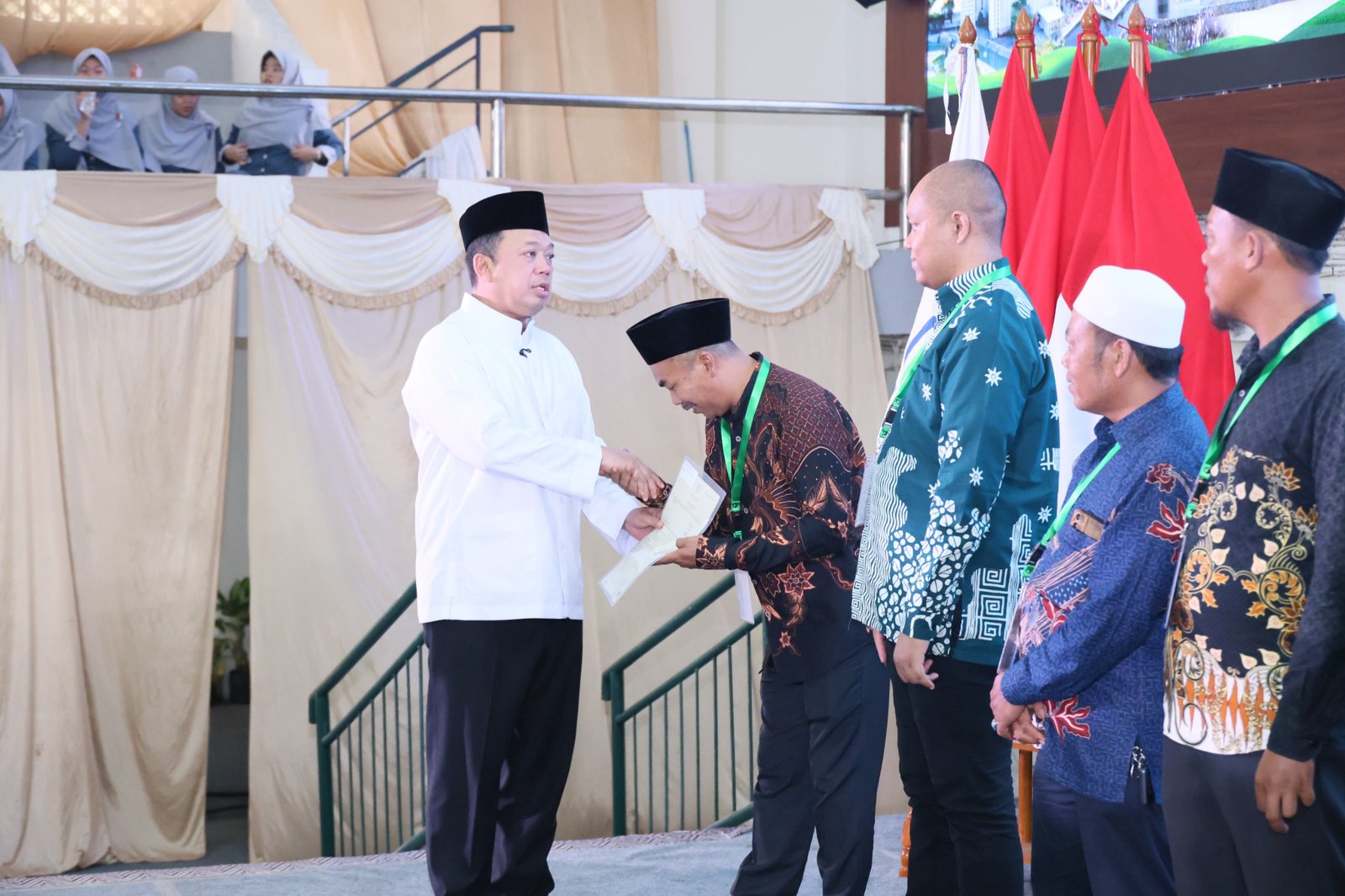 Menteri Nusron Serahkan 1.029 Sertipikat Tanah Wakaf di ICOP 2026, Ajak Nazir Jadi Pelopor Sertifikasi